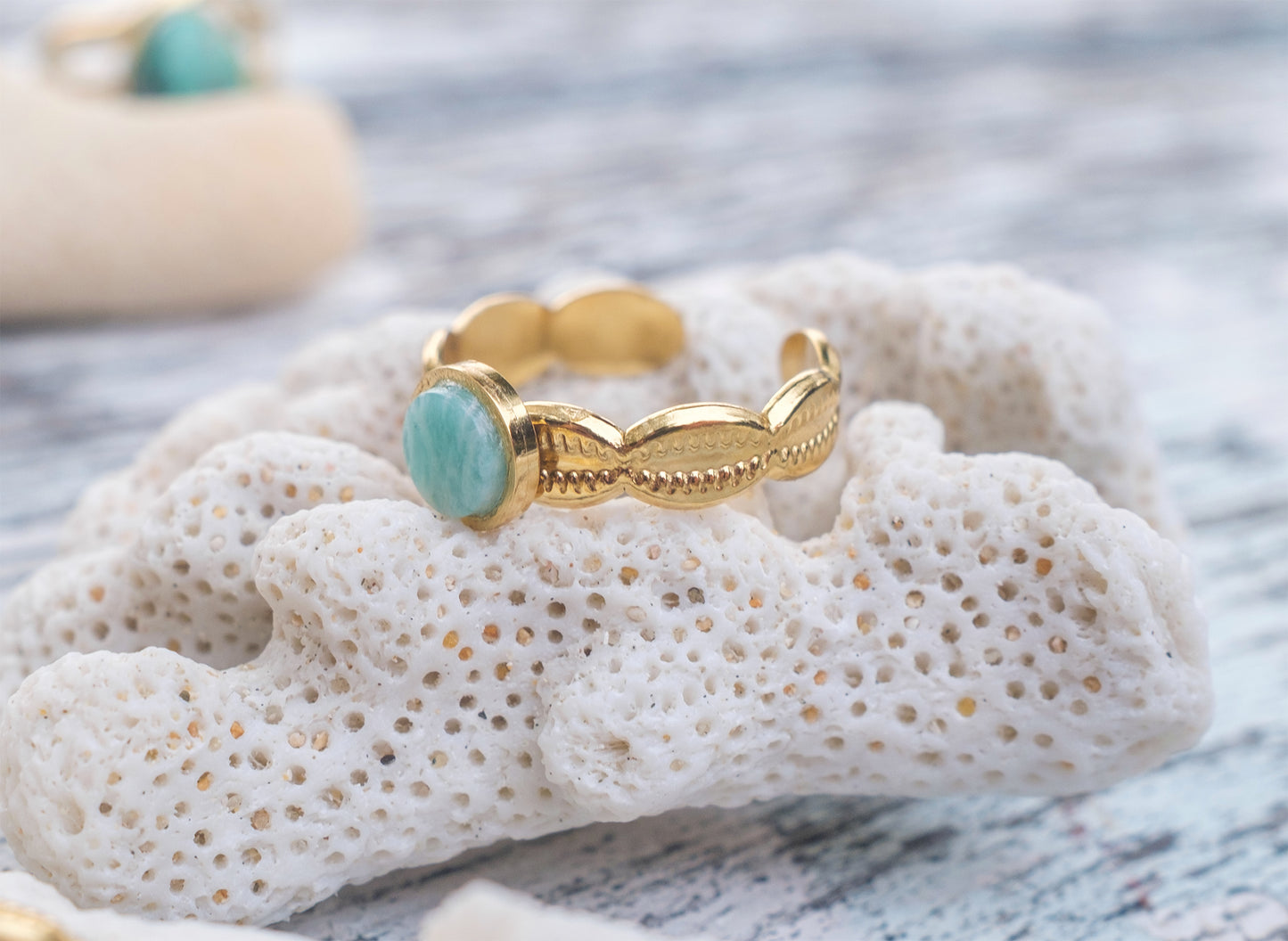 Bague Cauris réglable en acier inox doré – Cabochon nacre, amazonite