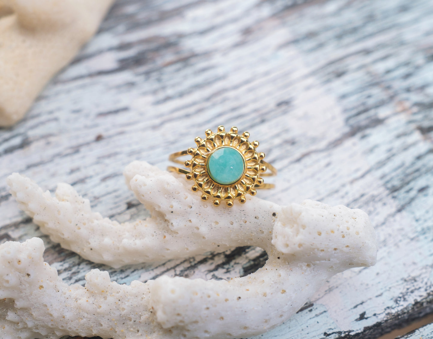 Bague réglable soleil en acier inox doré – Cabochon amazonite ou turquoise