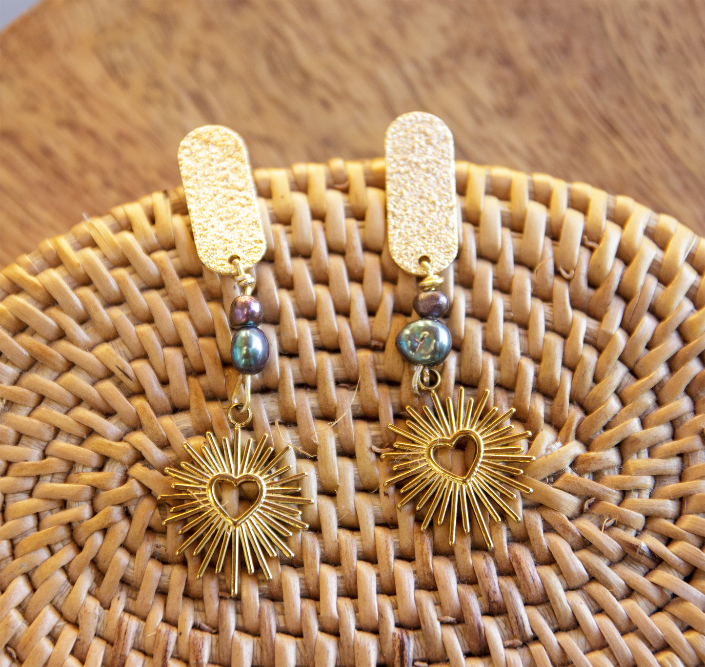 boucle d'oreille ex voto coeur et nacre foncée