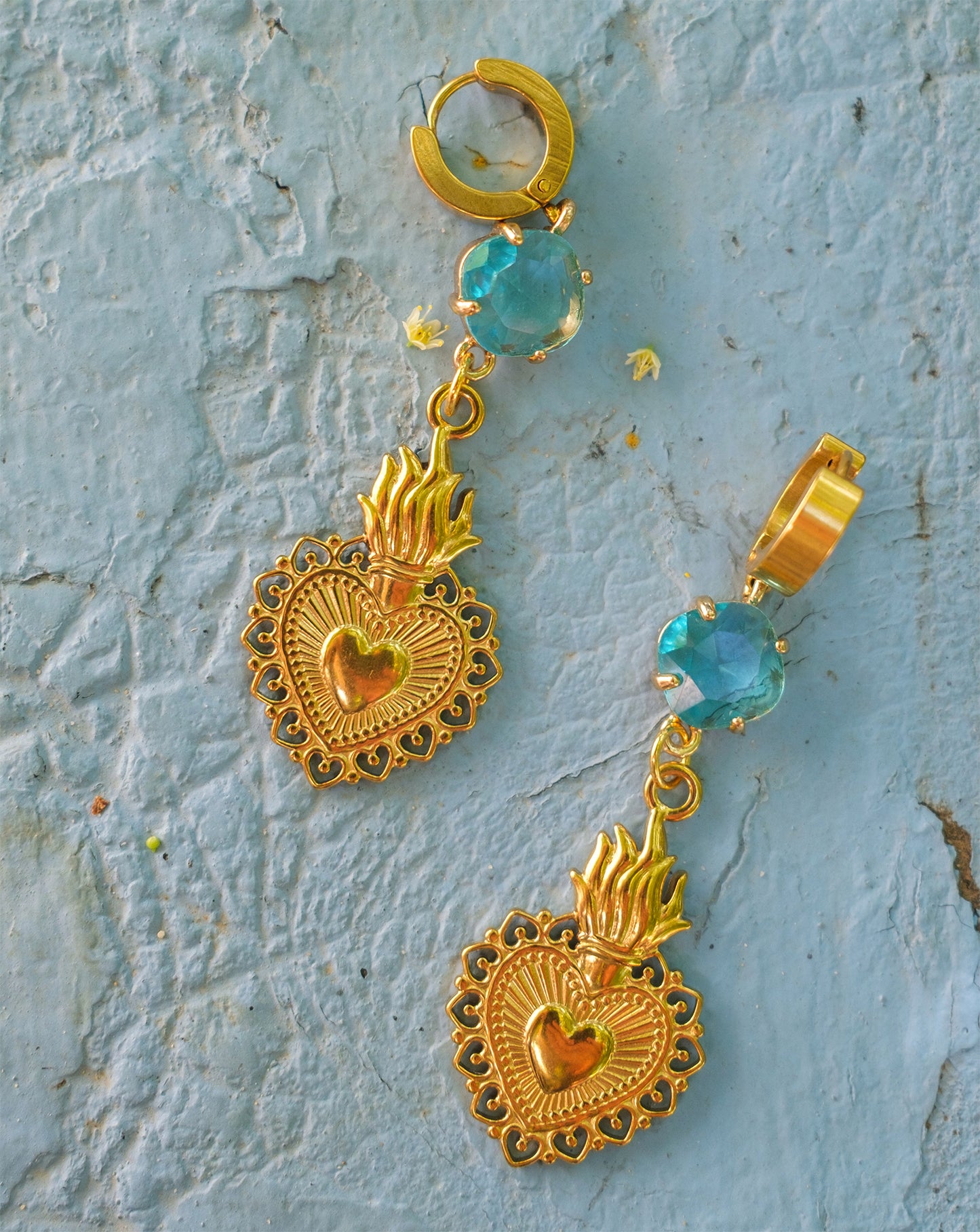 Boucles d’oreilles ex voto coeur et verre turquoise