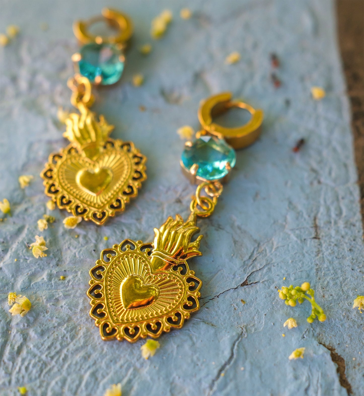 Boucles d’oreilles ex voto coeur et verre turquoise