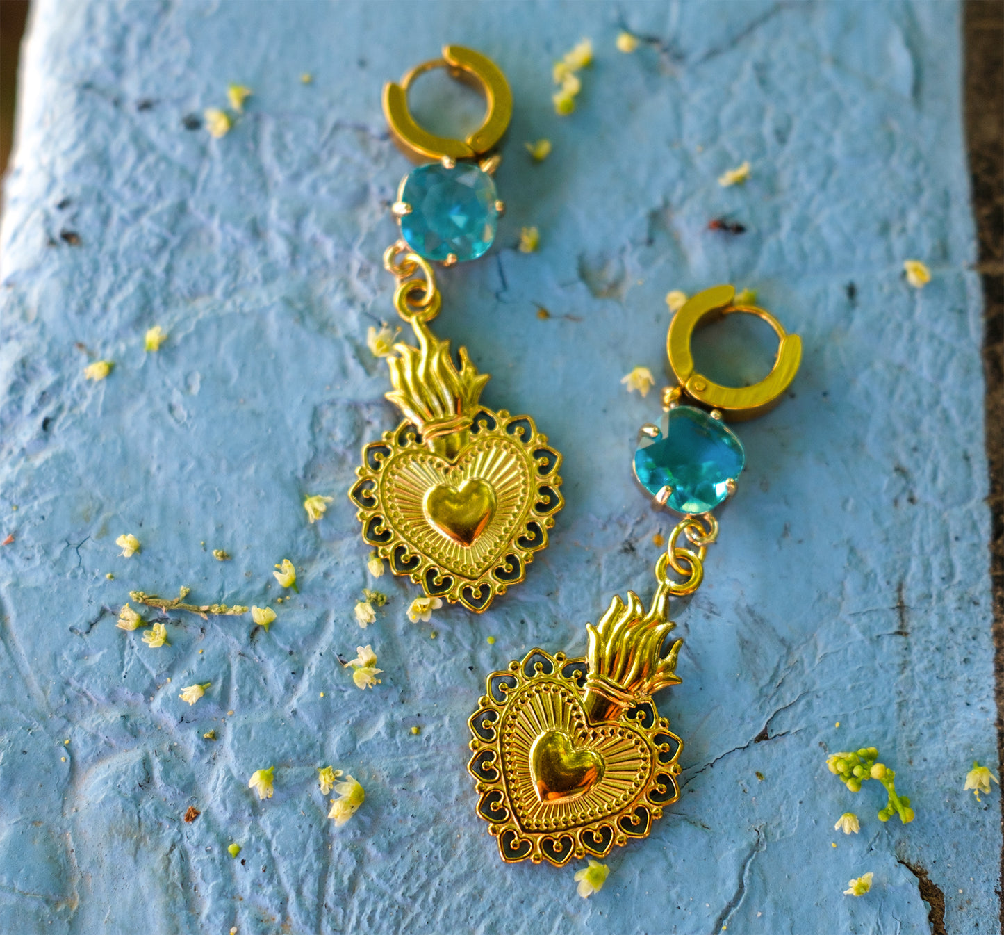 Boucles d’oreilles ex voto coeur et verre turquoise
