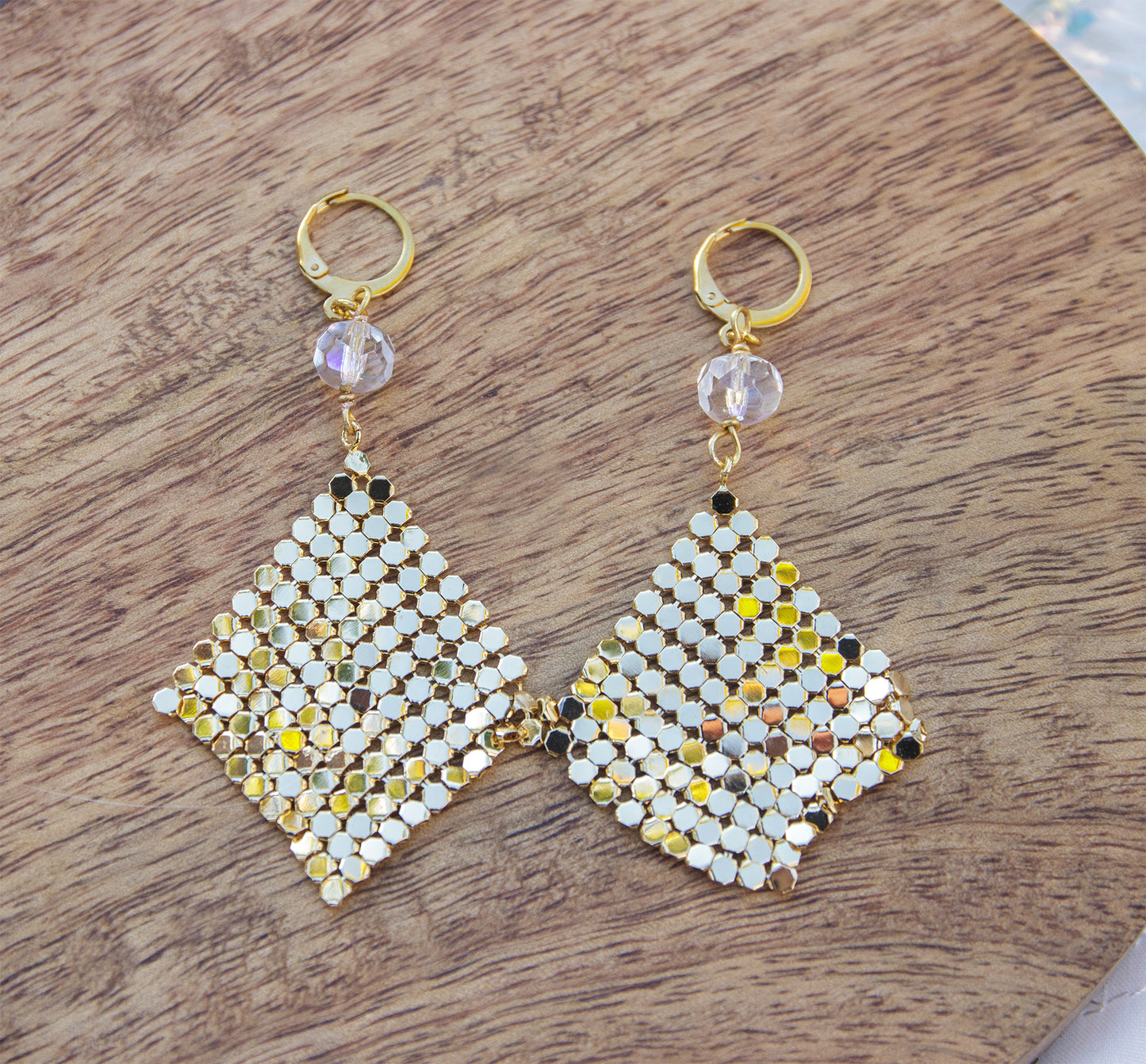 Boucle d'oreille pendante doré avec cristal - caurisandco