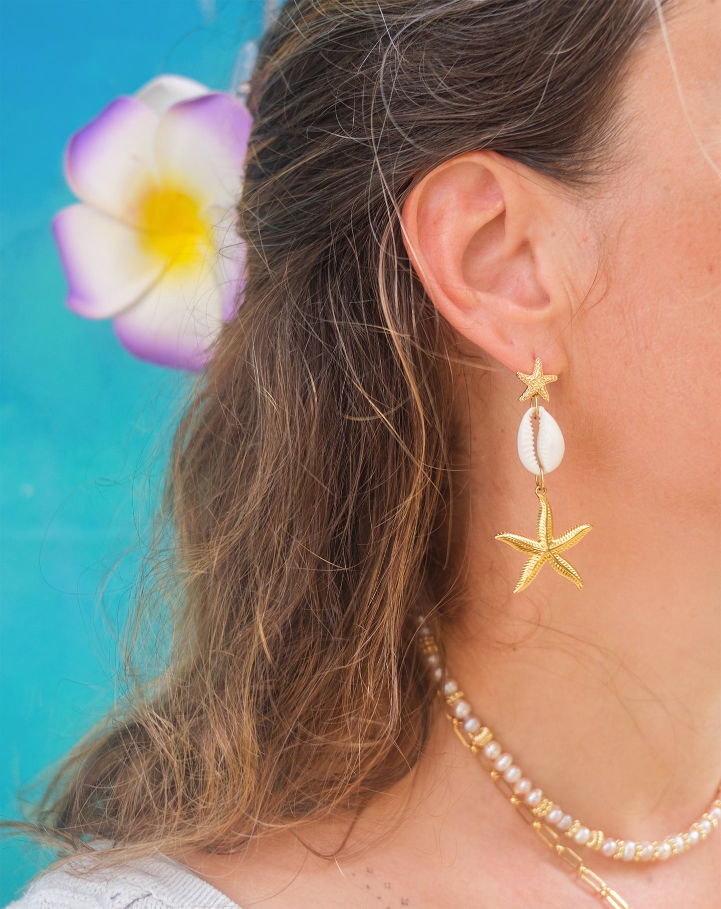 Boucles d’oreilles pendantes bohèmes – cauris & étoile de mer