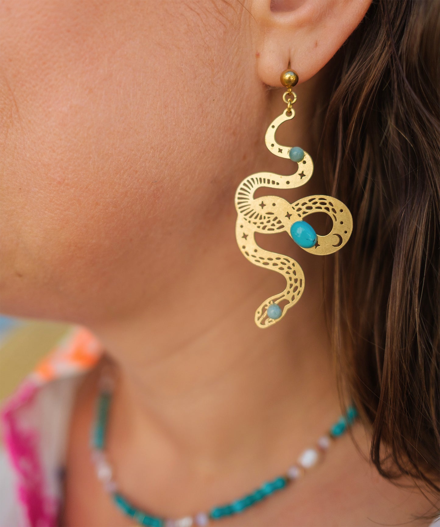 Boucles d’oreilles talisman serpent et cabochon turquoise