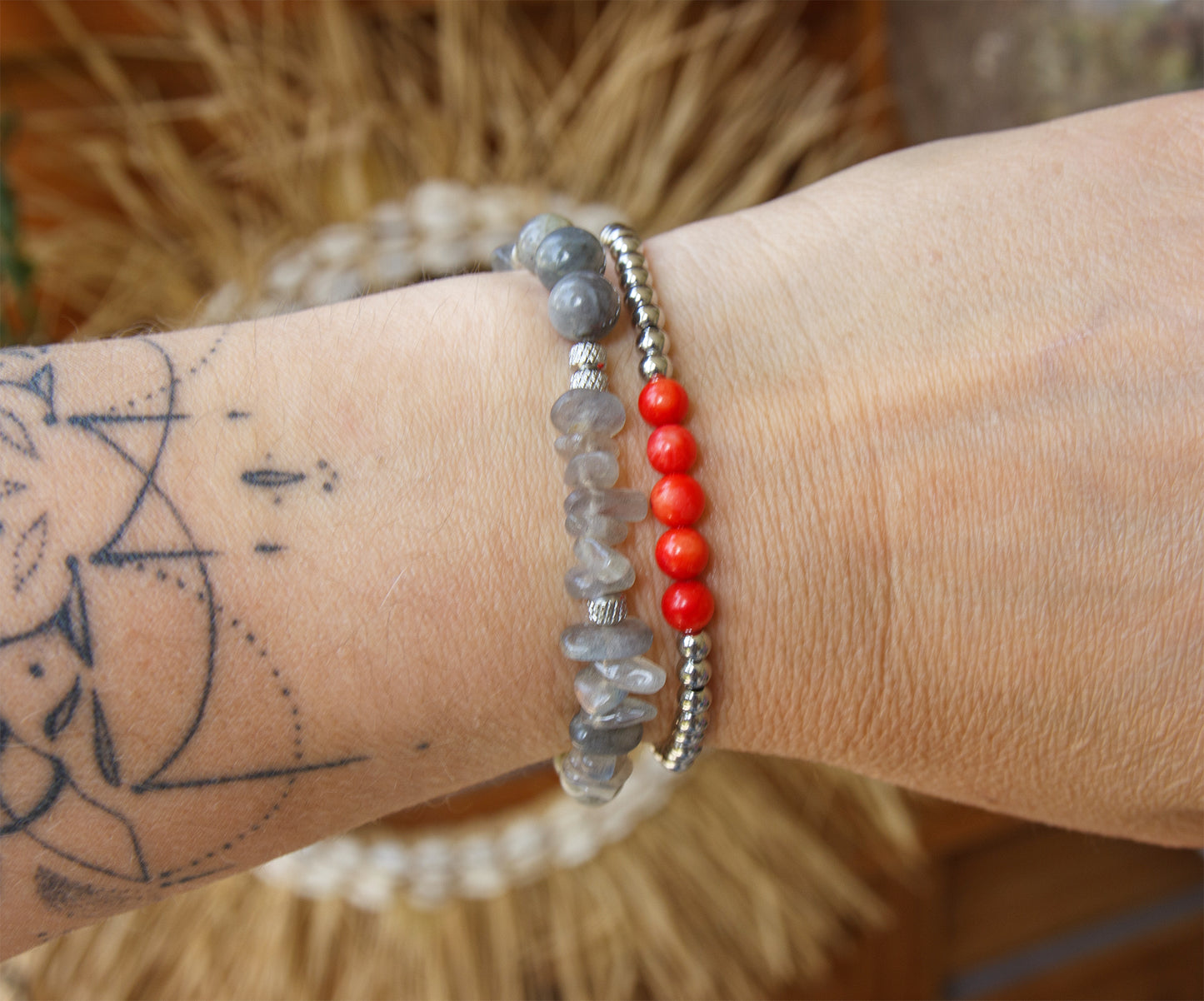 bracelet en corail teinté et acier inoxydable