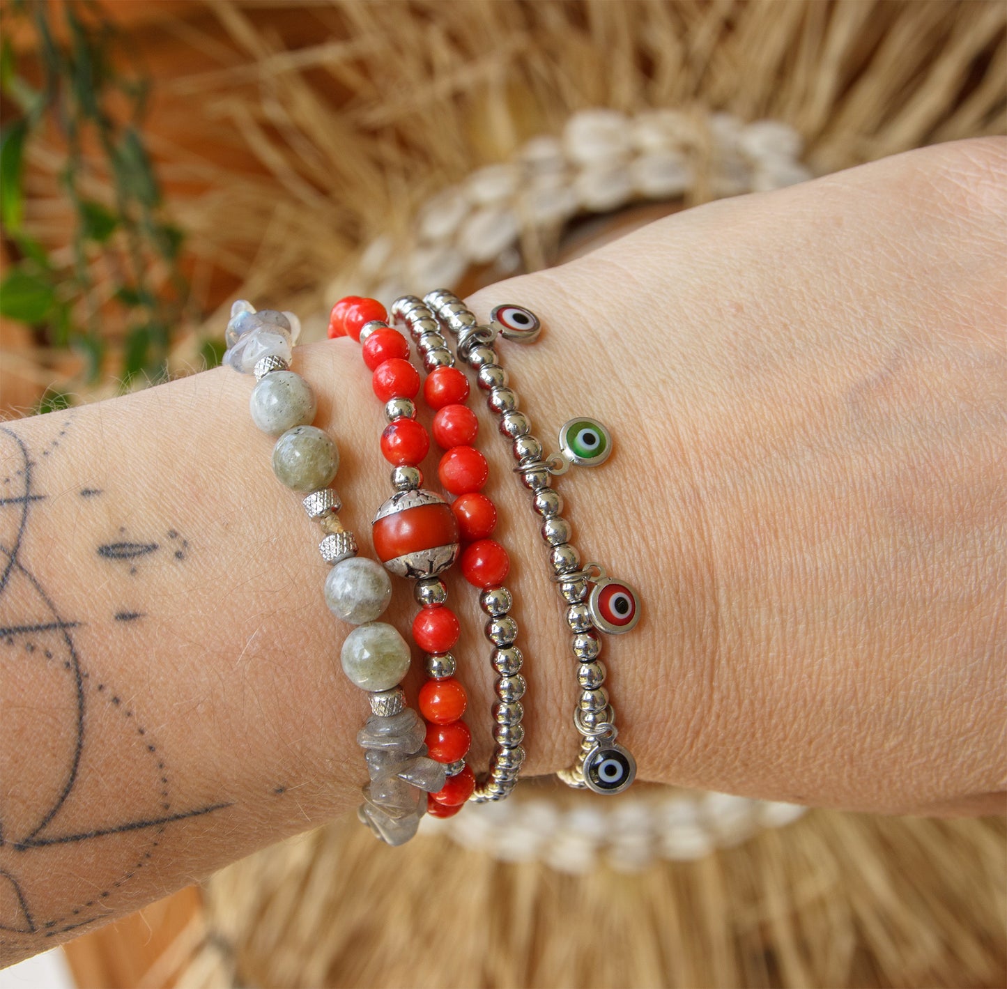 bracelet en corail teinté et acier inoxydable