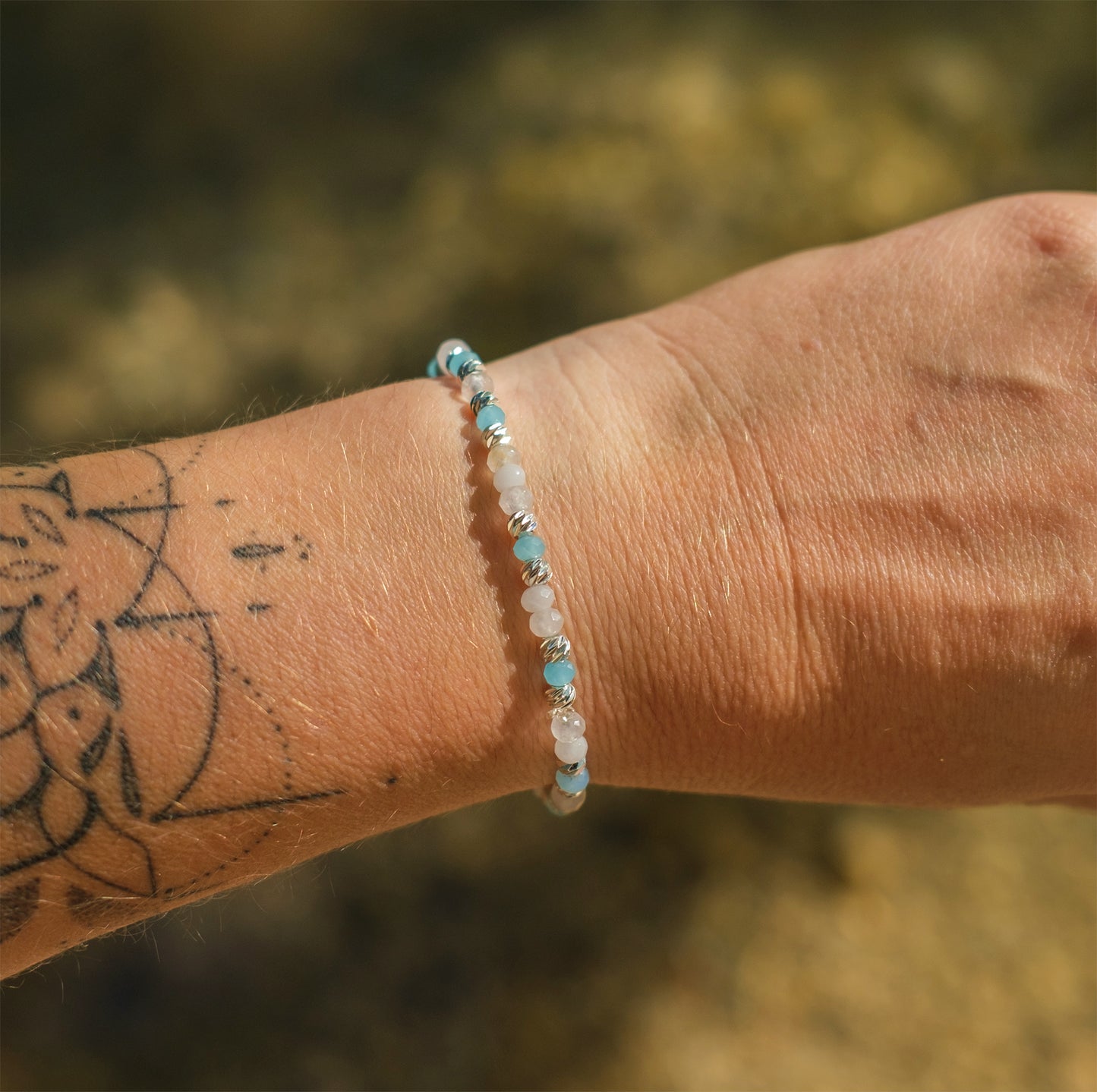 Bracelet femme quartz rose facettée et perle en verre 4 mm