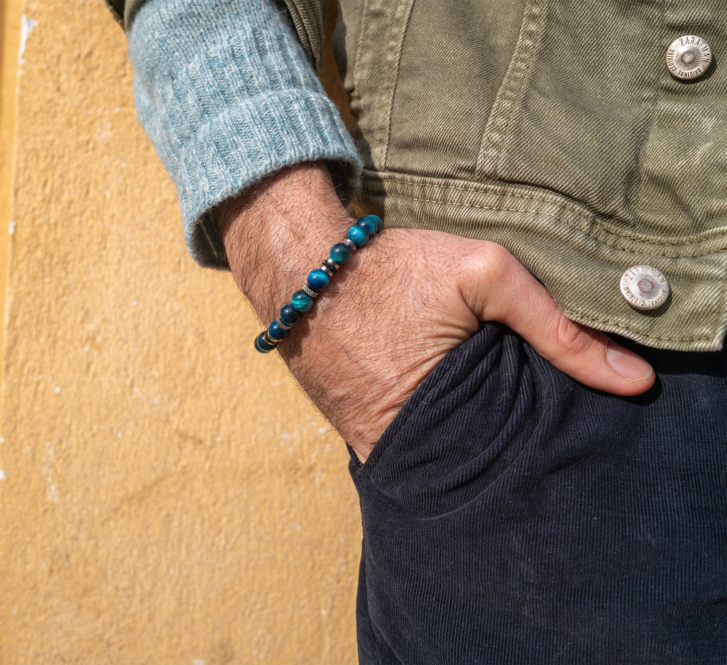 Bracelet homme perles oeil de tigre bleu 8mm et intercalaire strass noir