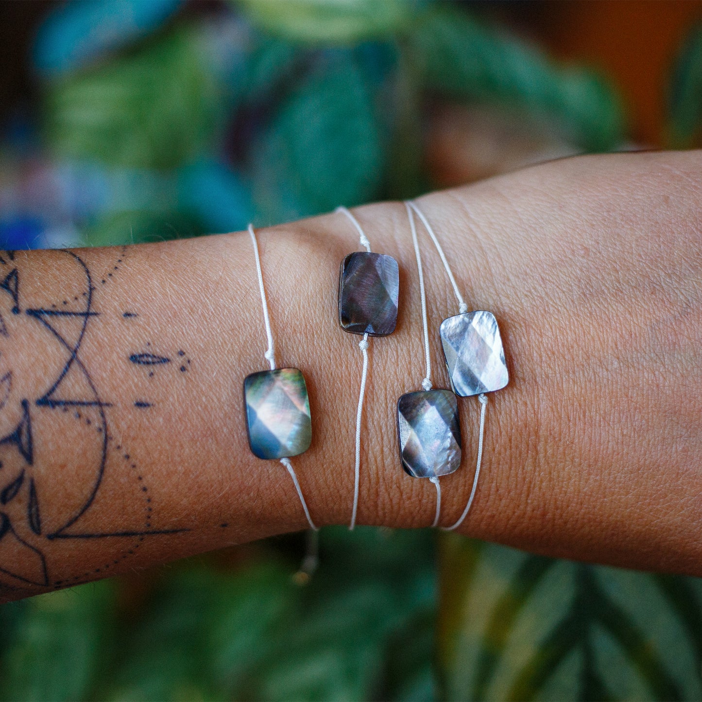 Bracelet en nacre rectangulaire 12*10 mm - caurisandco