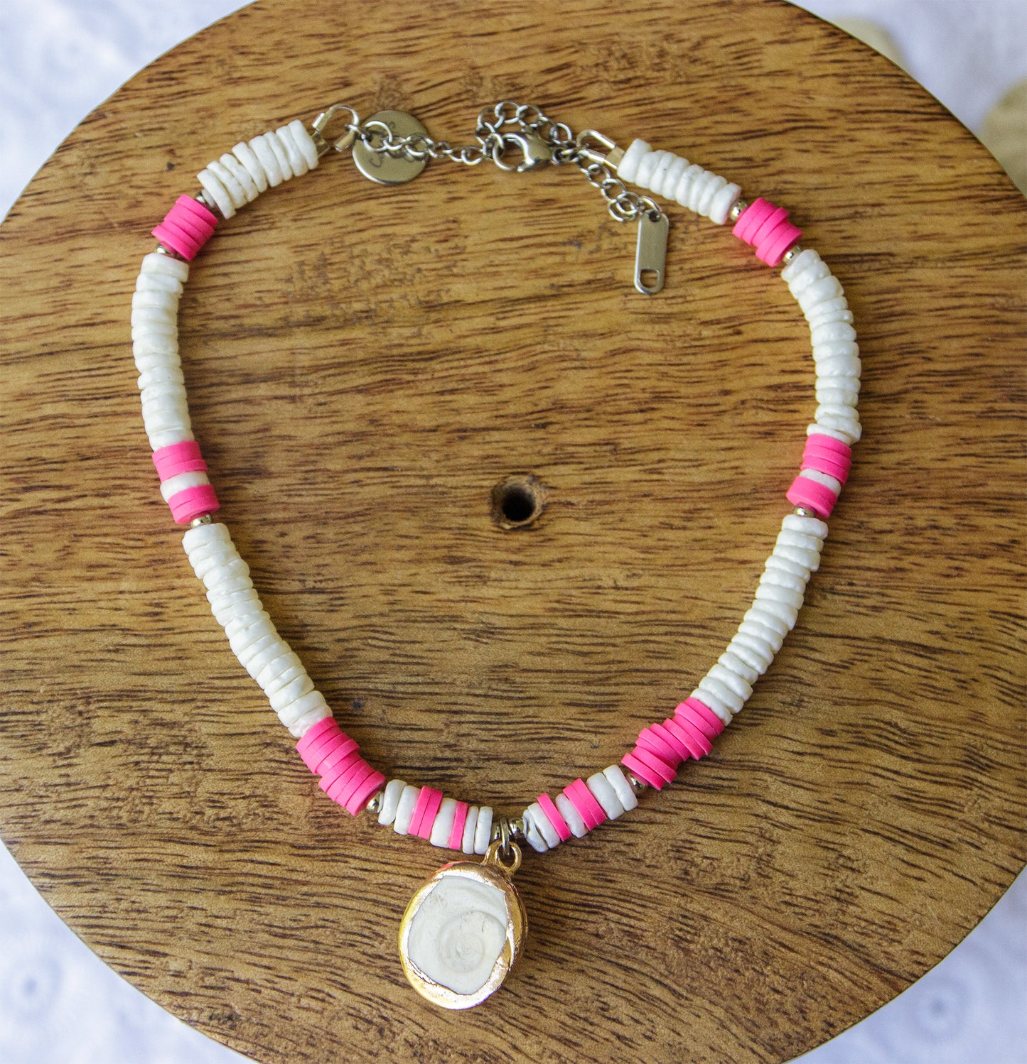 Bracelet cheville en perles heishi et coquillage oeil ste lucie - caurisandco