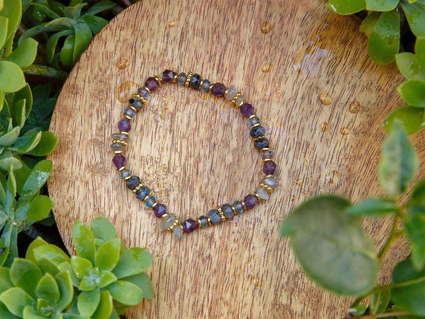 bracelet femme perles d'améthyste, labradorite , perle en verre et chips de labradorite