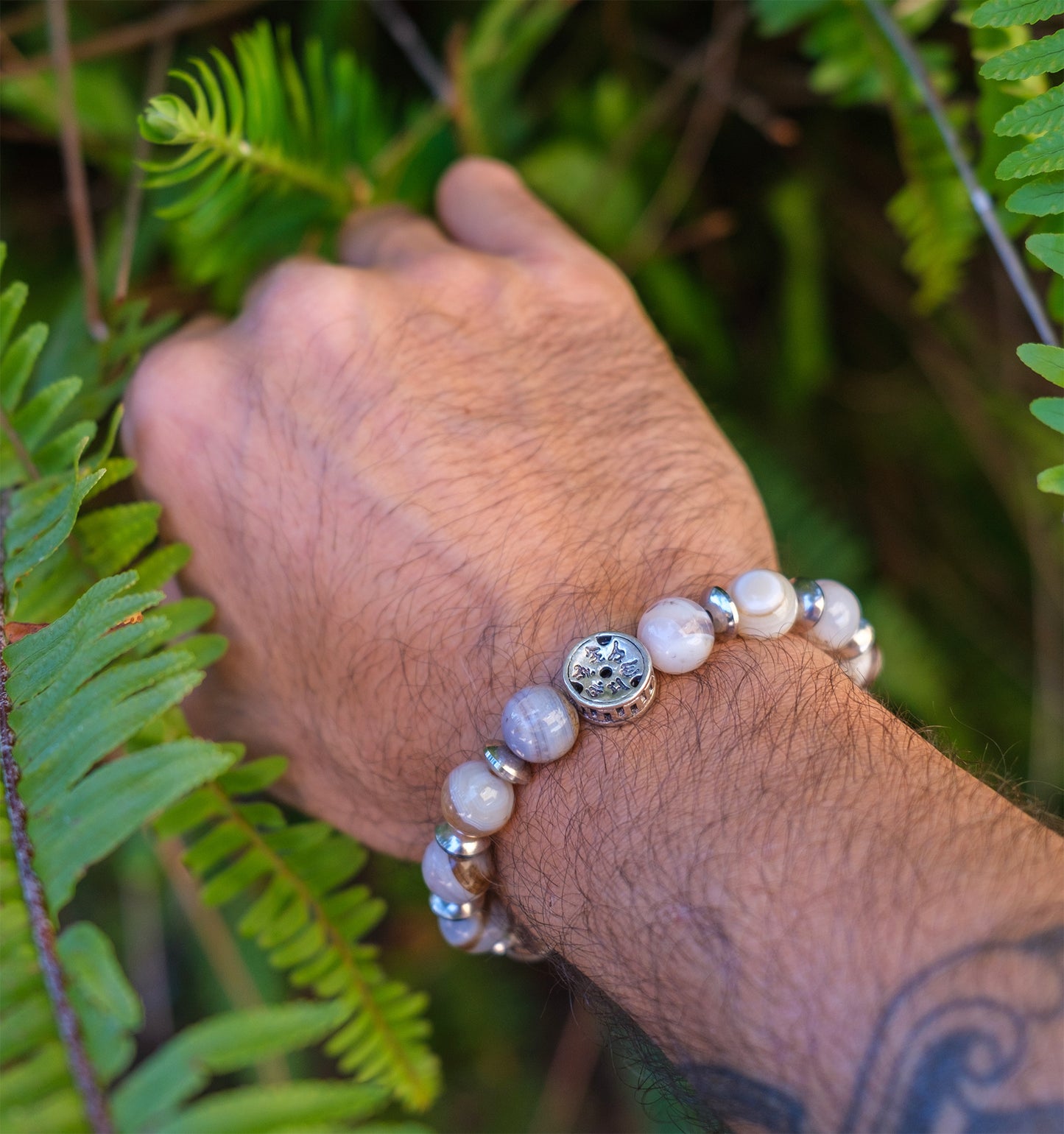 bracelet homme agate du Botswana et perles en acier inox avec mantra