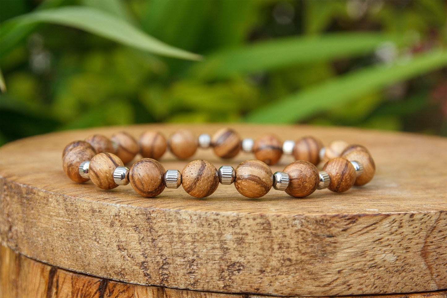 bracelet homme perles en bois et intercalaire en plaqué argent