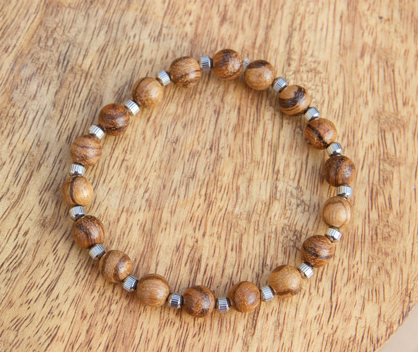 bracelet homme perles en bois et intercalaire en plaqué argent