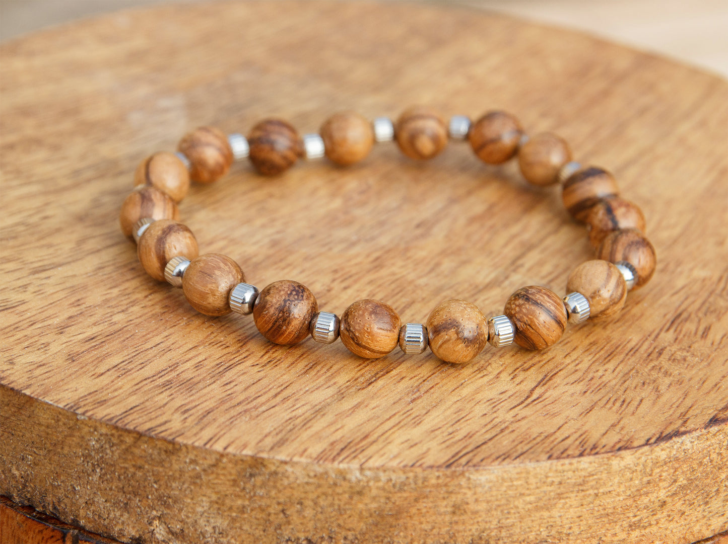 bracelet homme perles en bois et intercalaire en plaqué argent