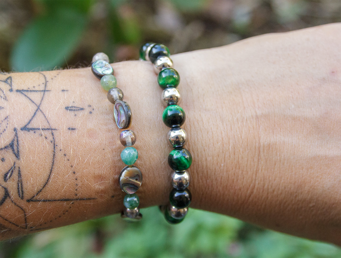 Bracelet perles oeil de tigre teintée verte et hematite argenté duo 8 mm - caurisandco