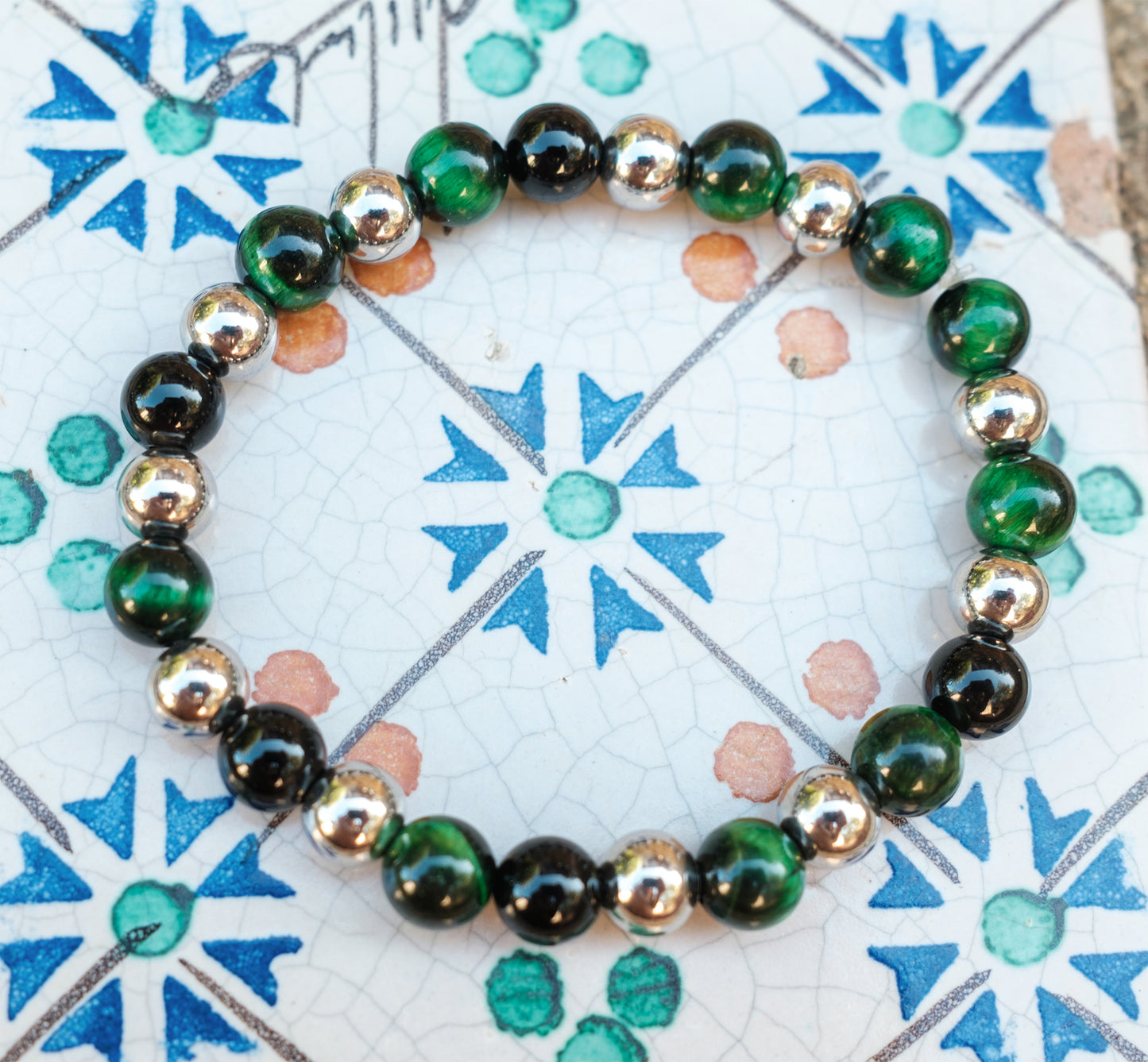 Bracelet perles oeil de tigre teintée verte et hematite argenté duo 8 mm - caurisandco