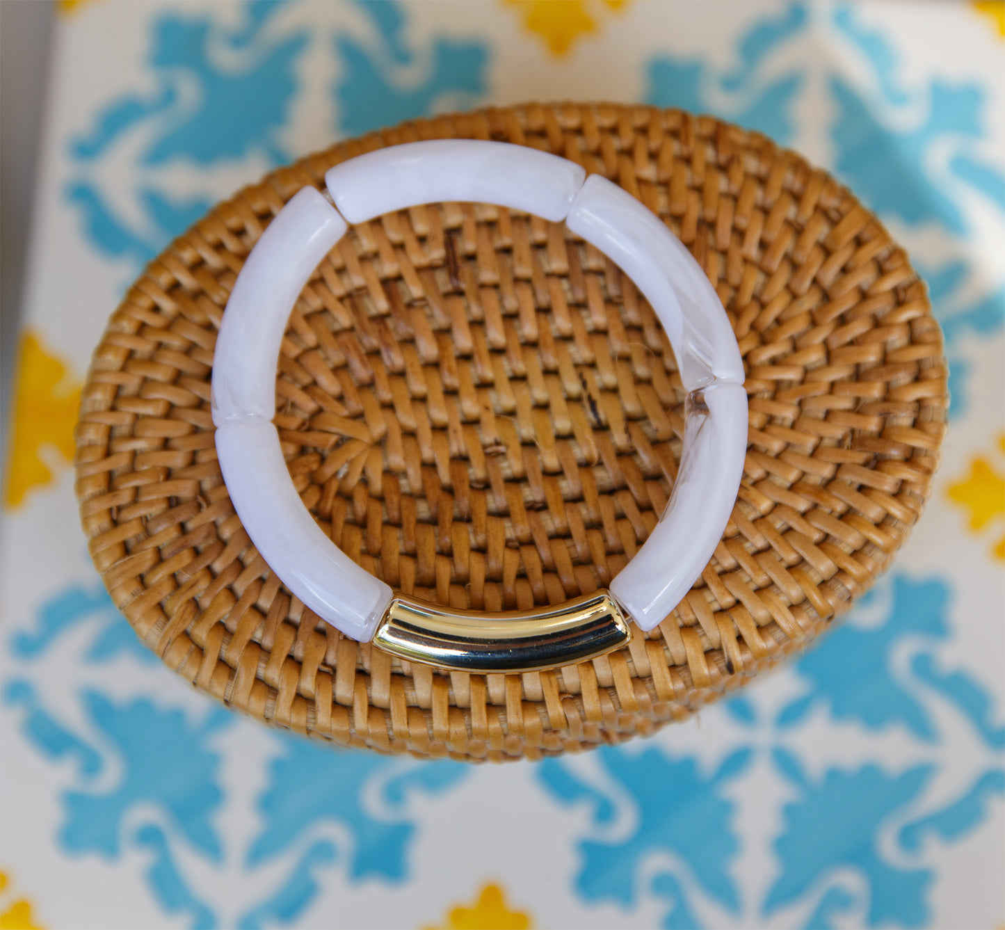 bracelet acrylique large incurvé (plusieurs couleurs disponibles) - caurisandco