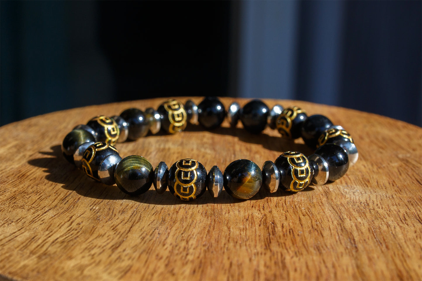 bracelet homme obsidienne 10 mm et perles en verre noire avec mantra gravé