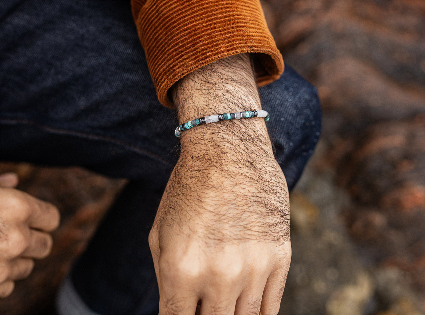 bracelet homme perle heishi en quartz, hématite et turquoise nœud - caurisandco