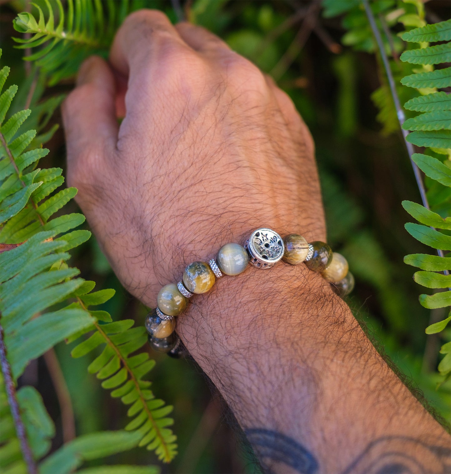 bracelet homme oeil de tigre jaune et obsidienne et perles en acier inox 10 mm avec mantra