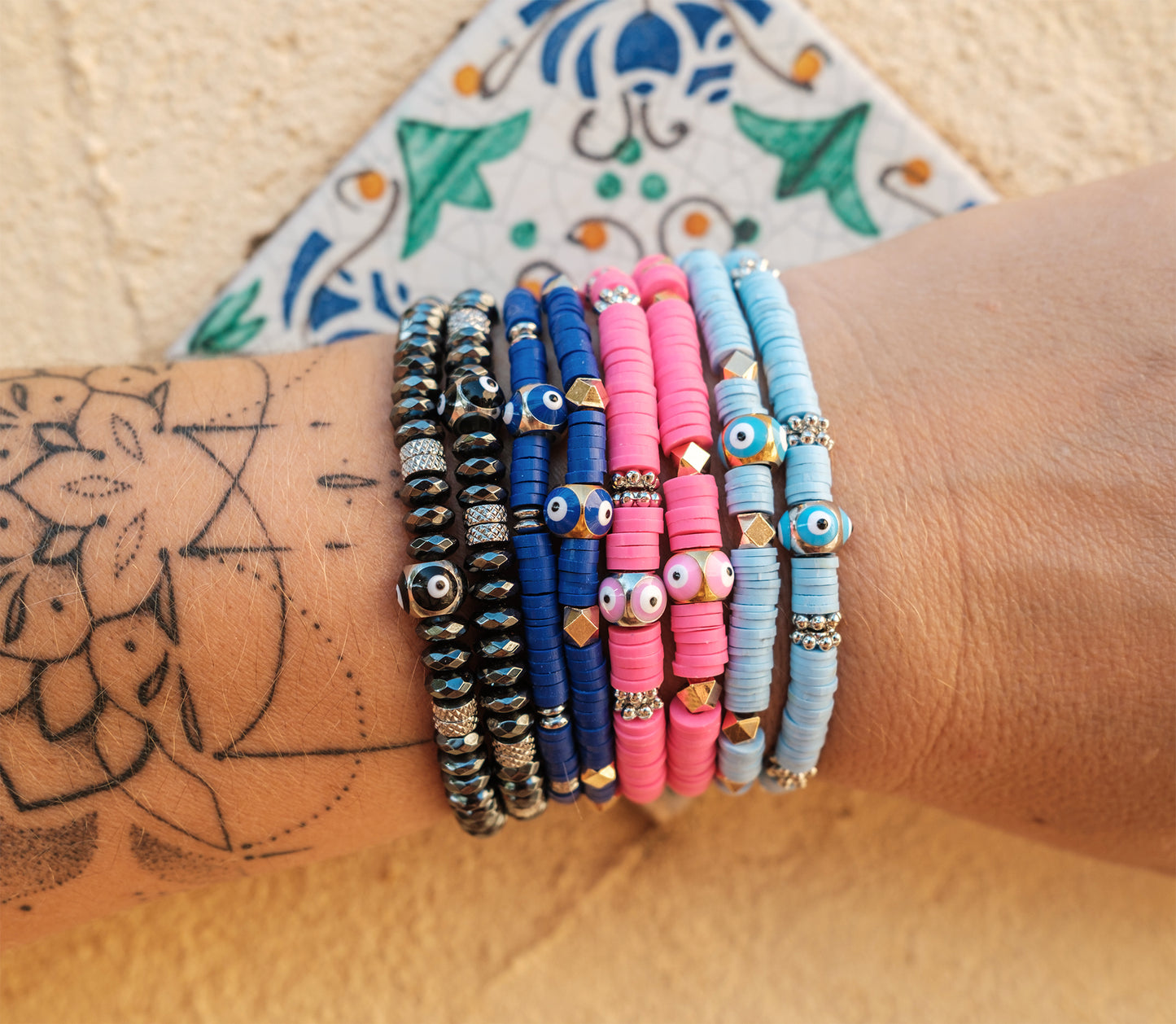 bracelet oeil et perles heishi - caurisandco