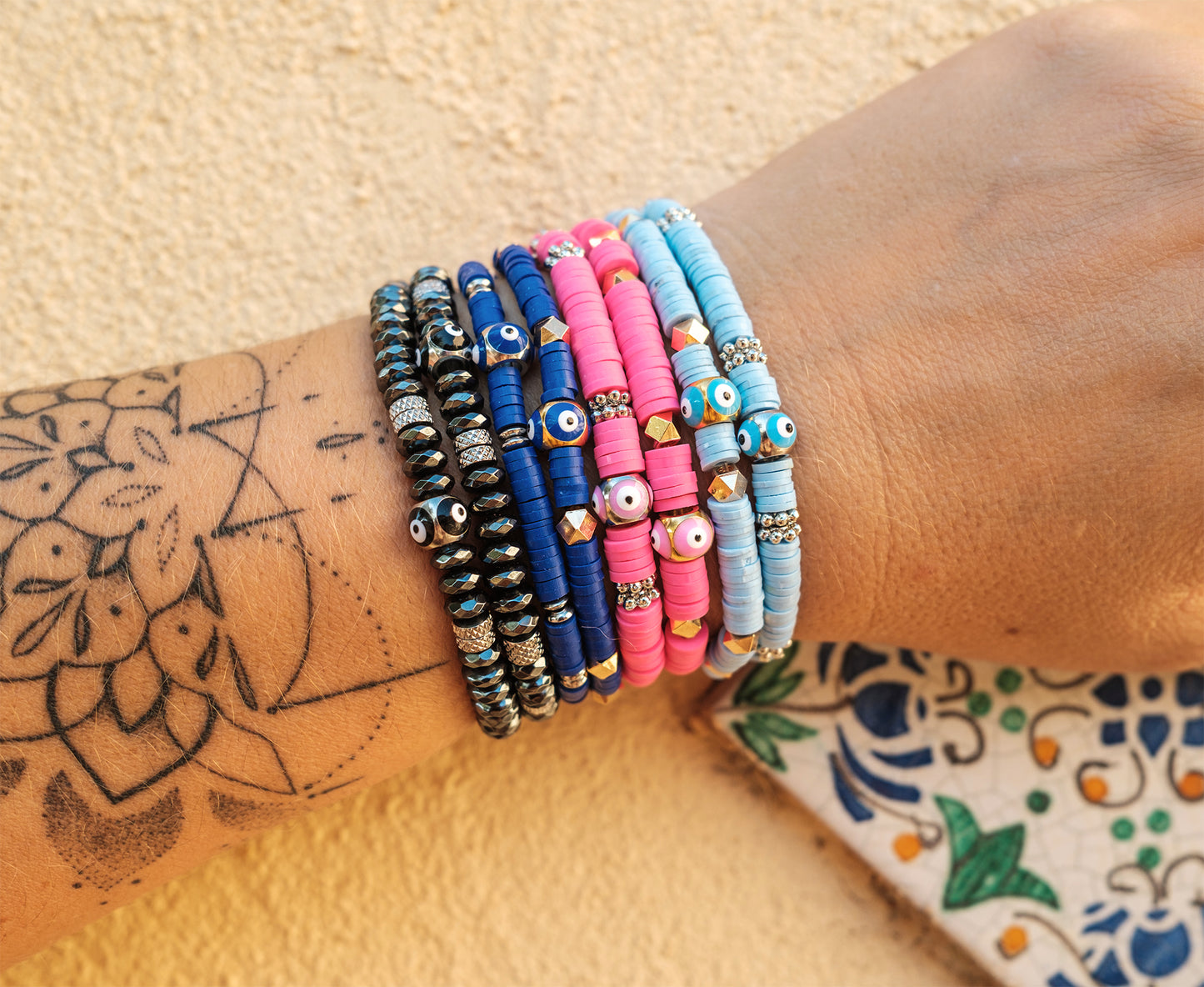 bracelet oeil et perles heishi - caurisandco