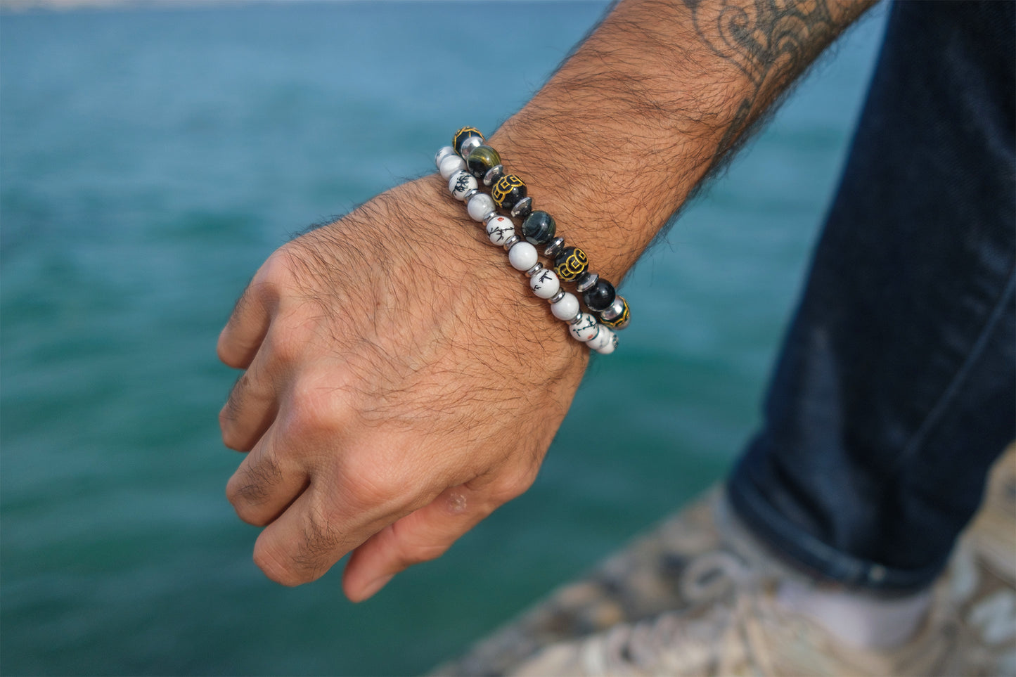 bracelet homme obsidienne 10 mm et perles en verre noire avec mantra gravé