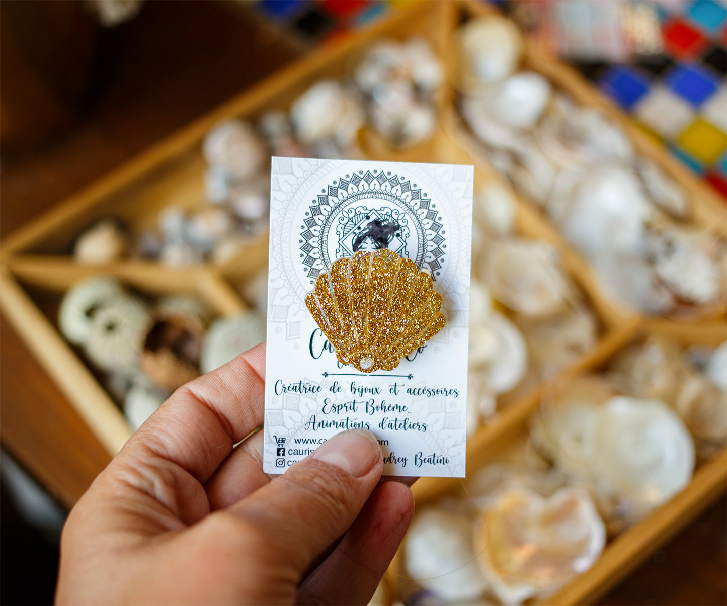 broche en résine coquillage (différentes formes possible) - caurisandco