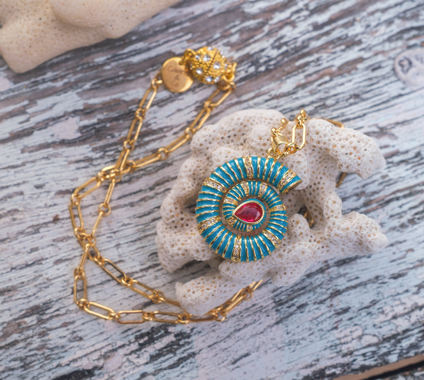 Collier femme à breloques escargot de mer turquoise acier inoxydable doré