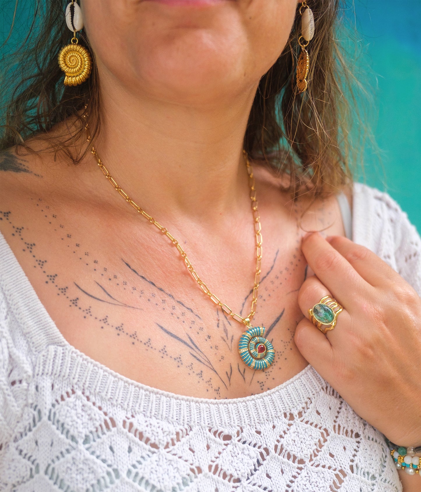 Collier femme à breloques escargot de mer turquoise acier inoxydable doré