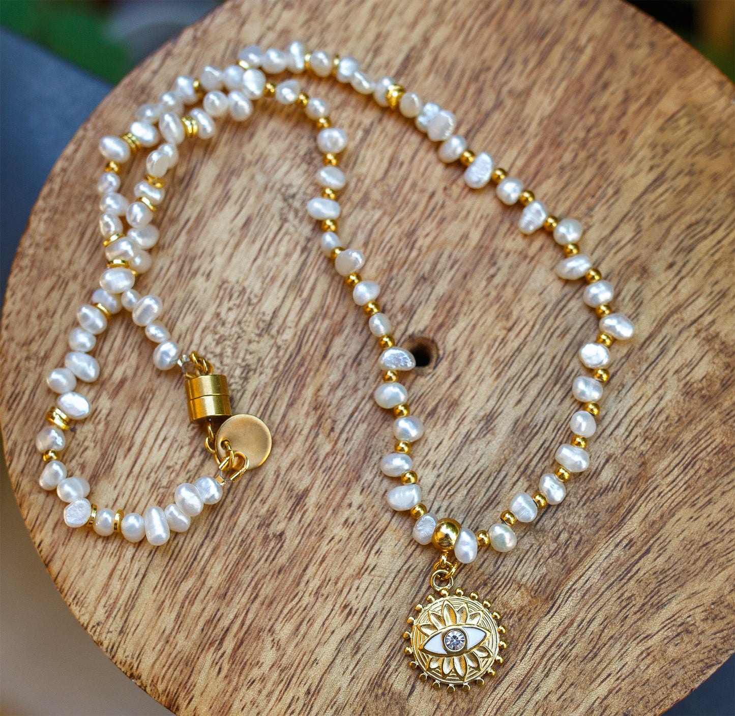 Collier Bohème Talisman en Nacre Blanche & Pendentif Œil – Bijou Fait Main à Cannes