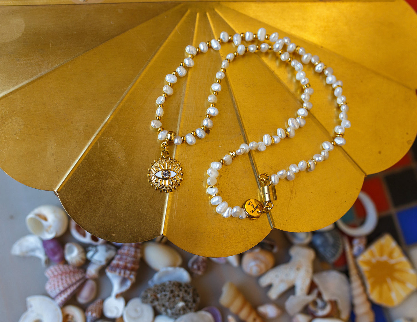 Collier Bohème Talisman en Nacre Blanche & Pendentif Œil – Bijou Fait Main à Cannes