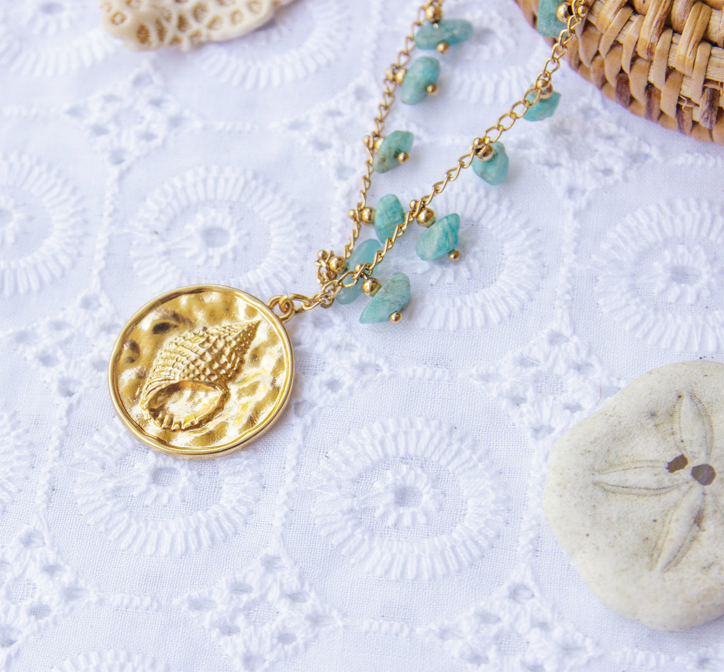 Collier chaine rosaire amazonite et pendentif empreinte coquilage - caurisandco