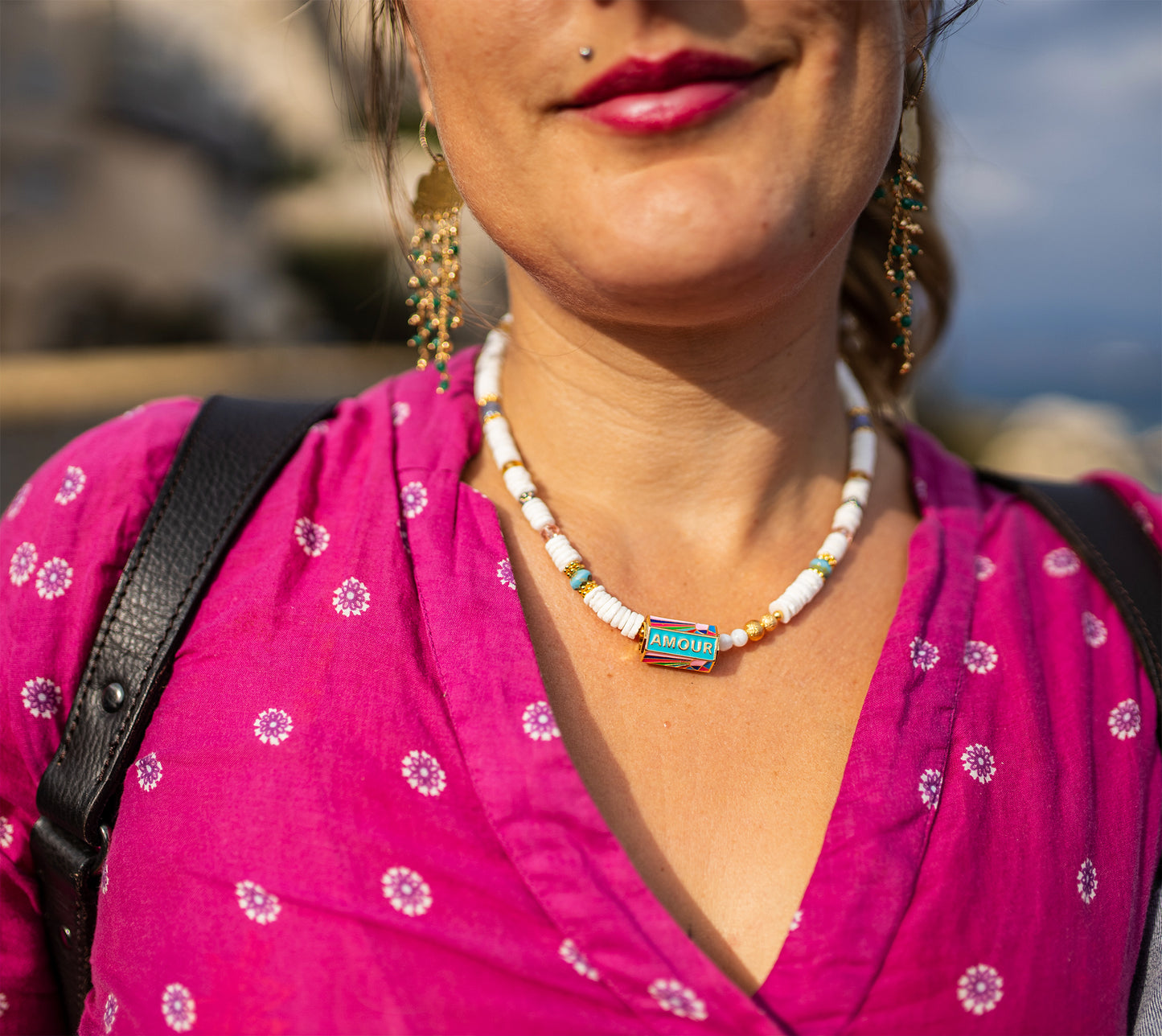 Collier Talisman Amour en Perles Heishi & Coquillage – Bijou Bohème Fait Main à Cannes