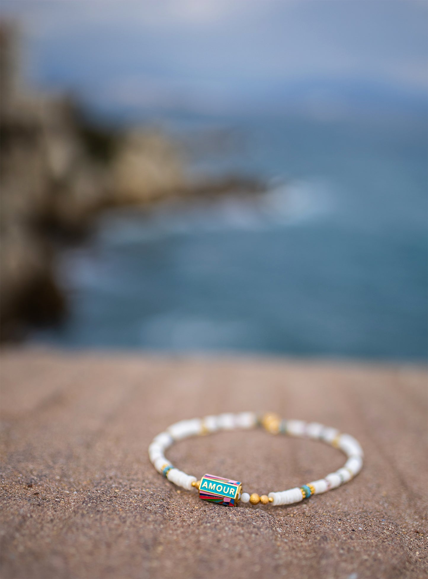 Collier Talisman Amour en Perles Heishi & Coquillage – Bijou Bohème Fait Main à Cannes