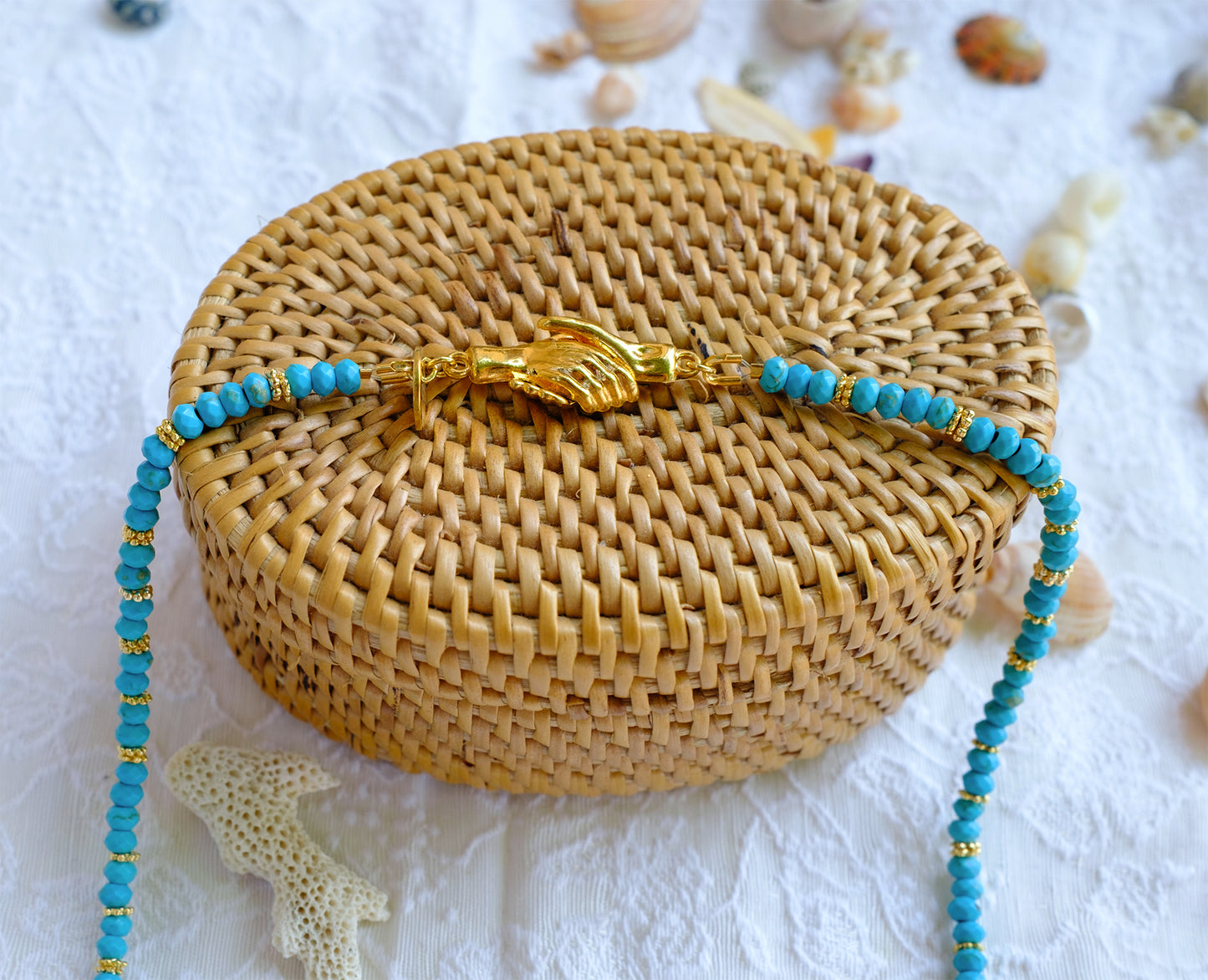 Collier Femme en Howlite Turquoise & Breloques Coquillages – Bijou Bohème Chic Fait Main