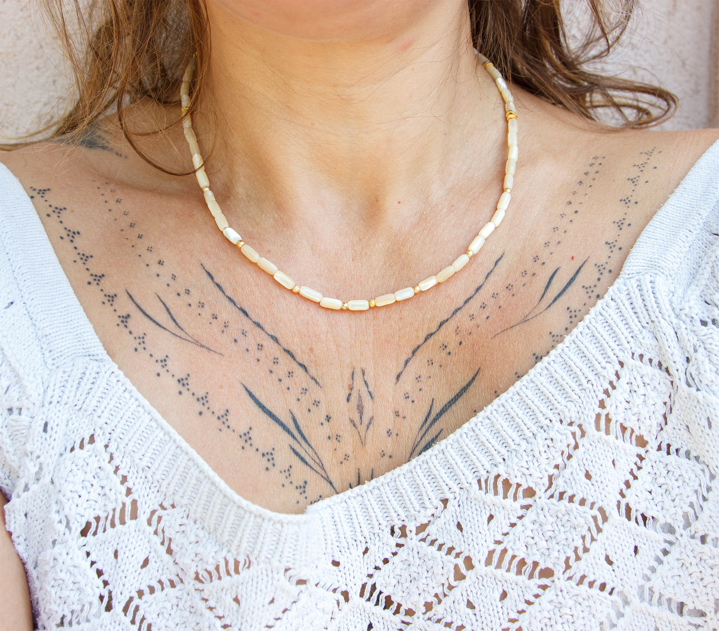 Collier Femme Nacre Tube – Bijou Bohème Minimaliste pour le Quotidien