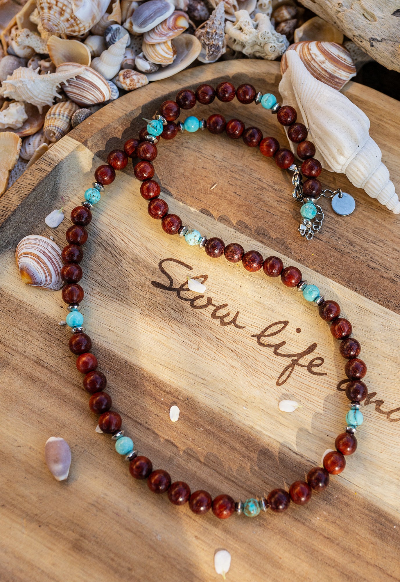 collier homme perles en bois et howlite turquoise - caurisandco