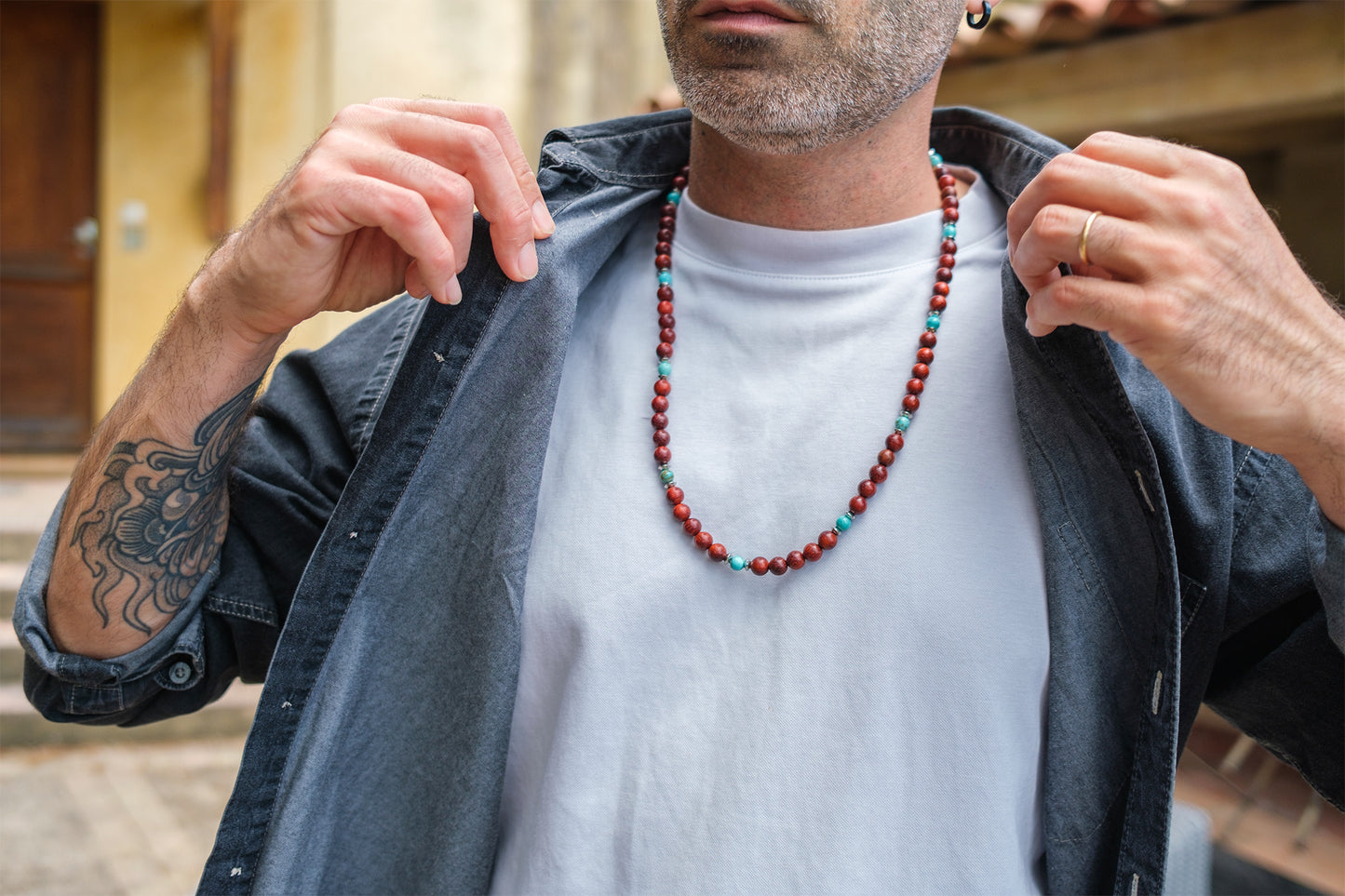 collier homme perles en bois et howlite turquoise - caurisandco