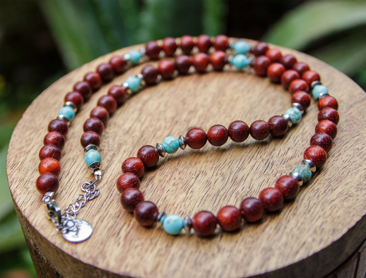 collier homme perles en bois et howlite turquoise - caurisandco