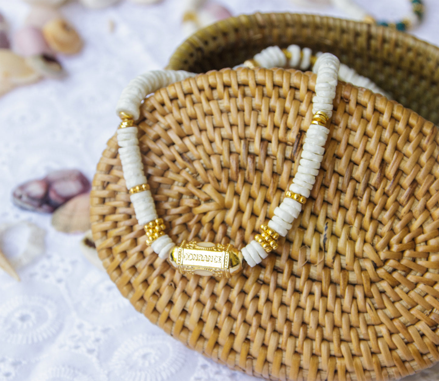 Collier talisman perles heishi coquillage - caurisandco
