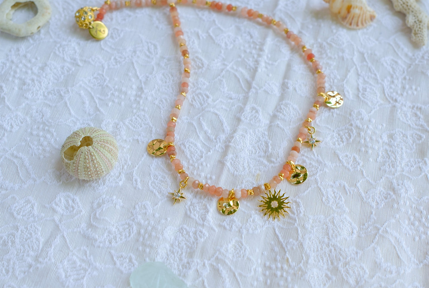 Collier ras de cou sunstone et breloques soleil et étoile – Bijou Bohème Chic