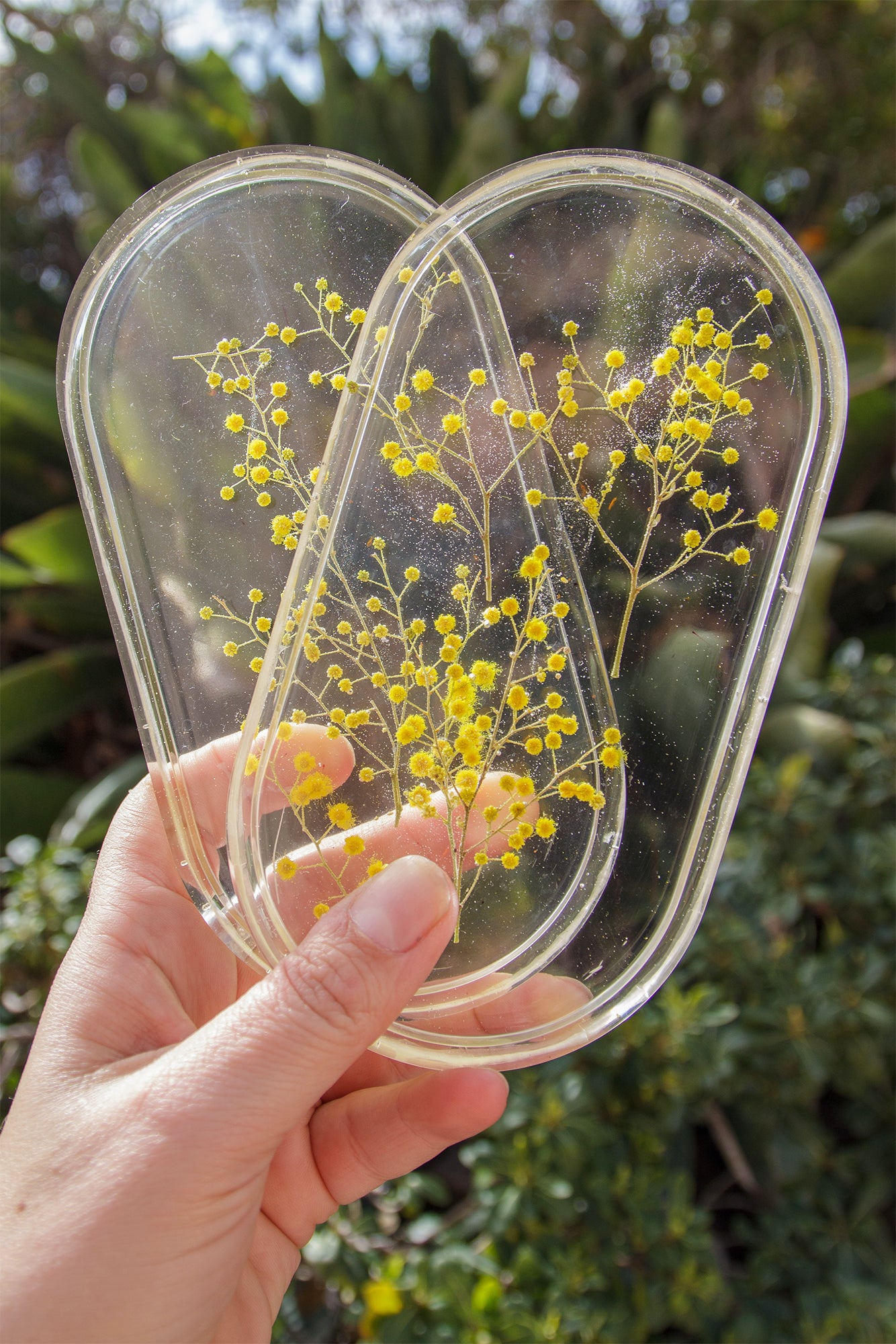 Coupelle vide poche en résine avec inclusion mimosa - caurisandco