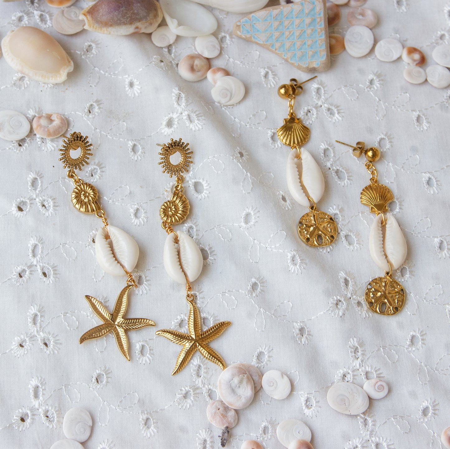 Boucles d’oreilles pendantes bohèmes cauris & étoile de mer