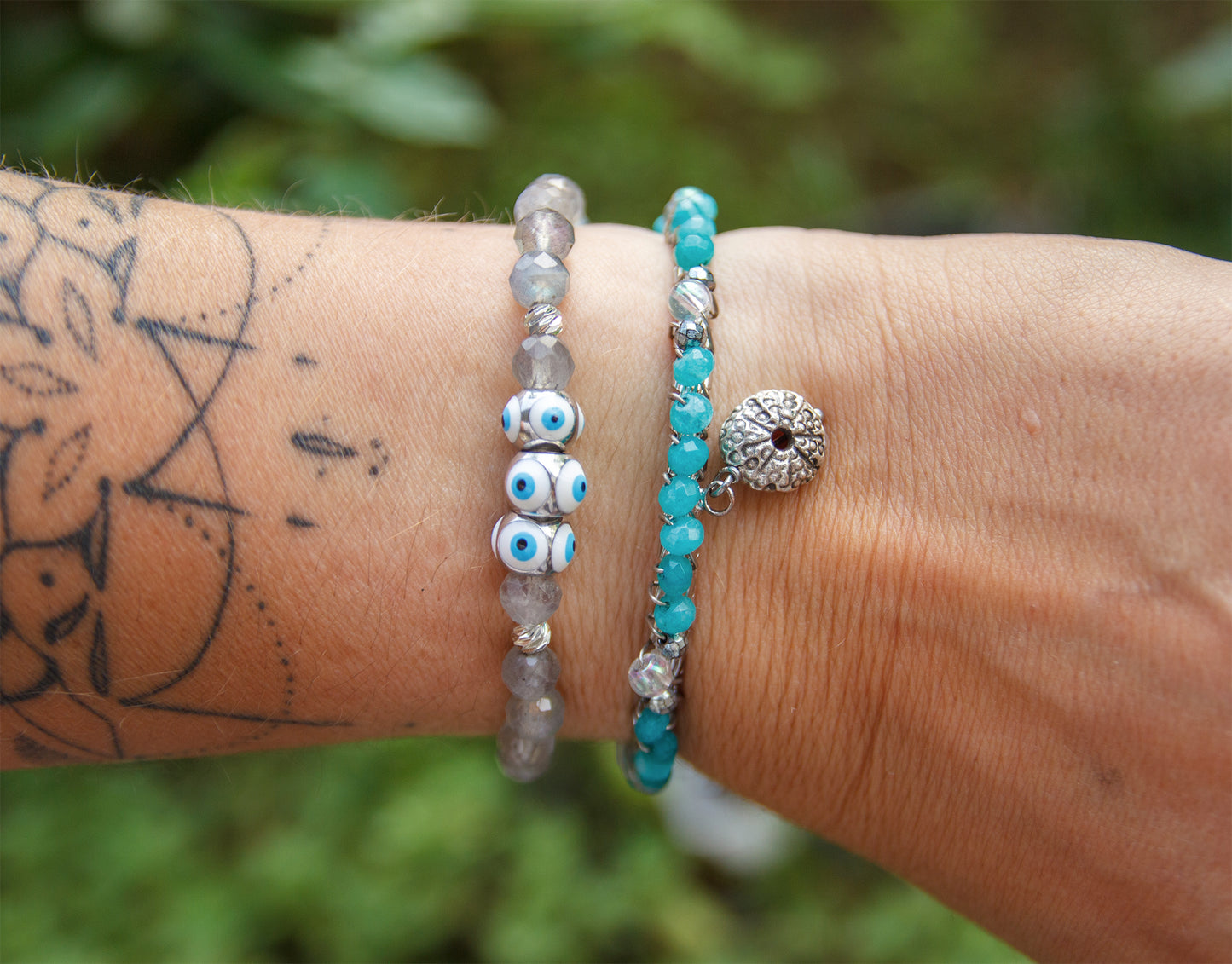 Bracelet Femme Jonc Tissé,perles en verre turquoise et blanche &oursin Argenté | Bijou Bohème Chic