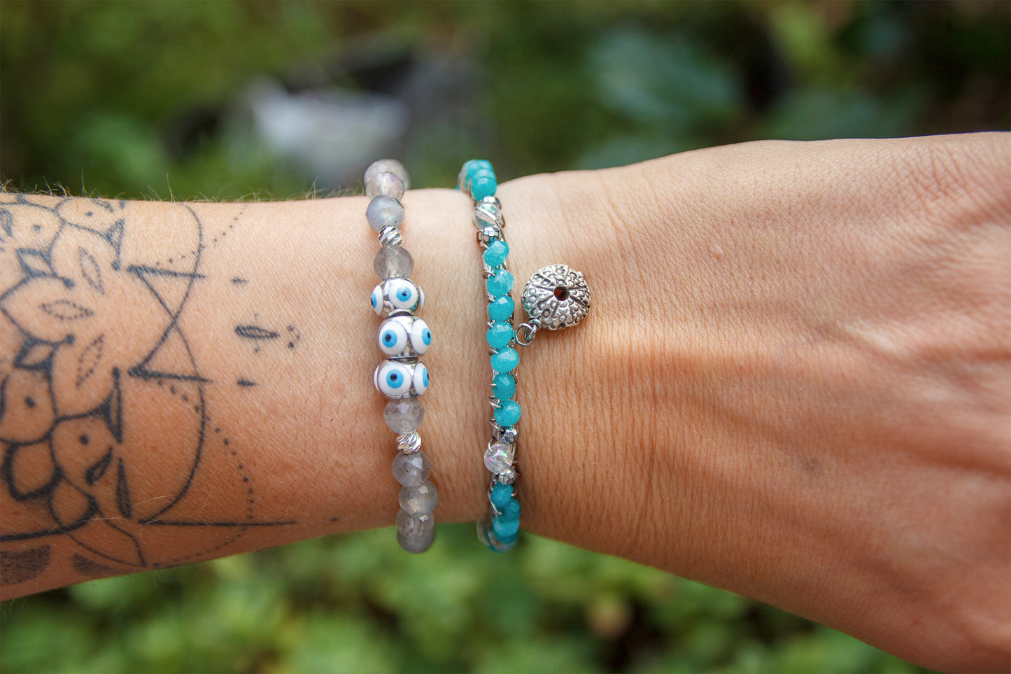 Bracelet Femme Jonc Tissé,perles en verre turquoise et blanche &oursin Argenté | Bijou Bohème Chic