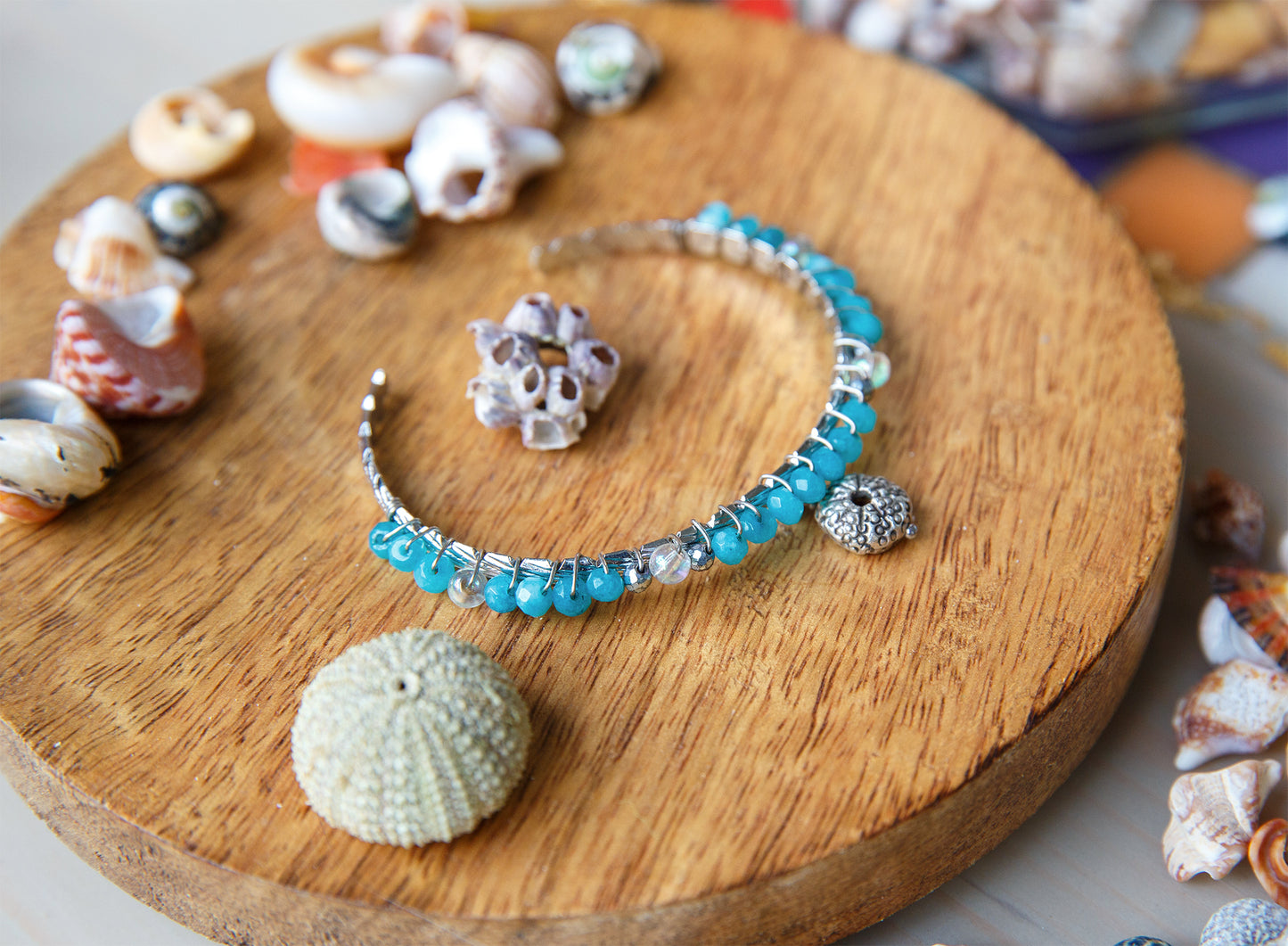 Bracelet Femme Jonc Tissé,perles en verre turquoise et blanche &oursin Argenté | Bijou Bohème Chic