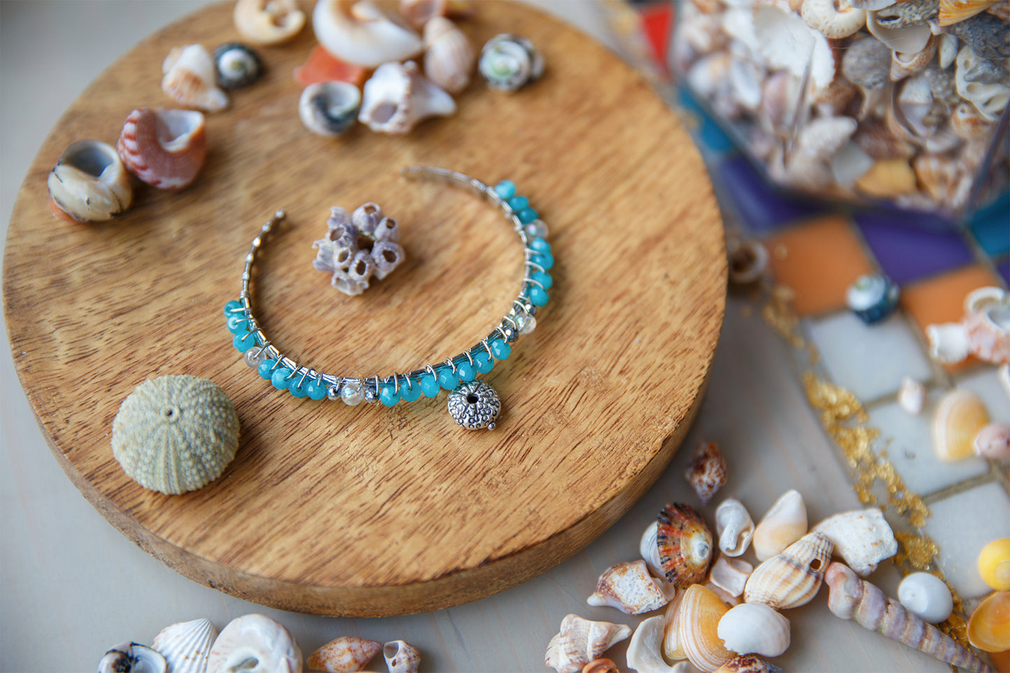Bracelet Femme Jonc Tissé,perles en verre turquoise et blanche &oursin Argenté | Bijou Bohème Chic